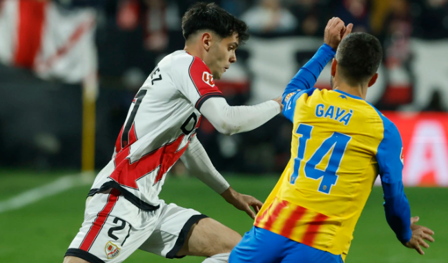 西甲保级生死战：巴列卡诺1-0力克西班牙人，主场抢下救命3分，保级区彻底乱战